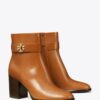 Ankle Boots mit Drehverschluss und Absatz Ankle Boots mit Drehverschluss und Absatz