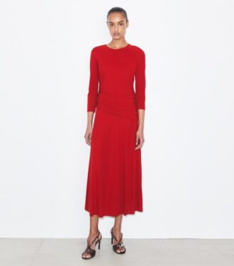 Ausgestelltes Viskosekleid