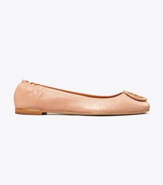 Ballerinas mit mehreren Logos