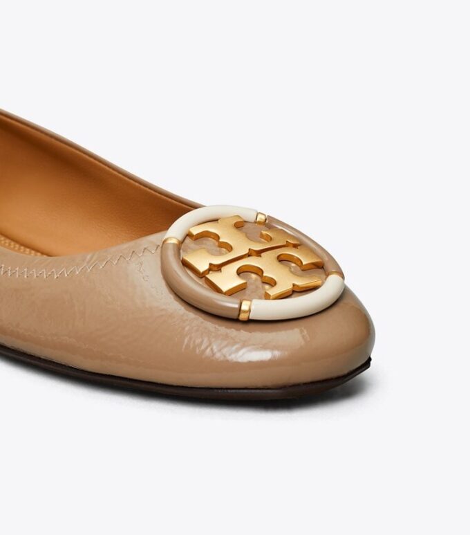 Ballettschuhe mit mehreren Logos Ballettschuhe mit mehreren Logos