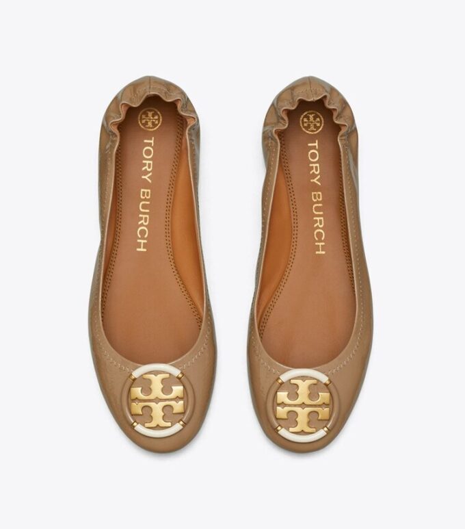 Ballettschuhe mit mehreren Logos Ballettschuhe mit mehreren Logos