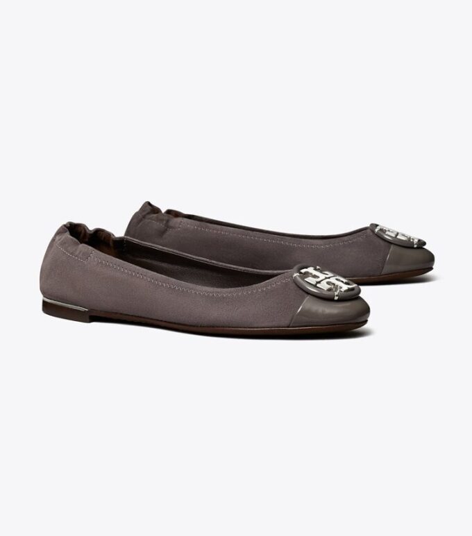 Ballettschuhe mit Multi-Logo-Zehenkappe Ballettschuhe mit Multi-Logo-Zehenkappe