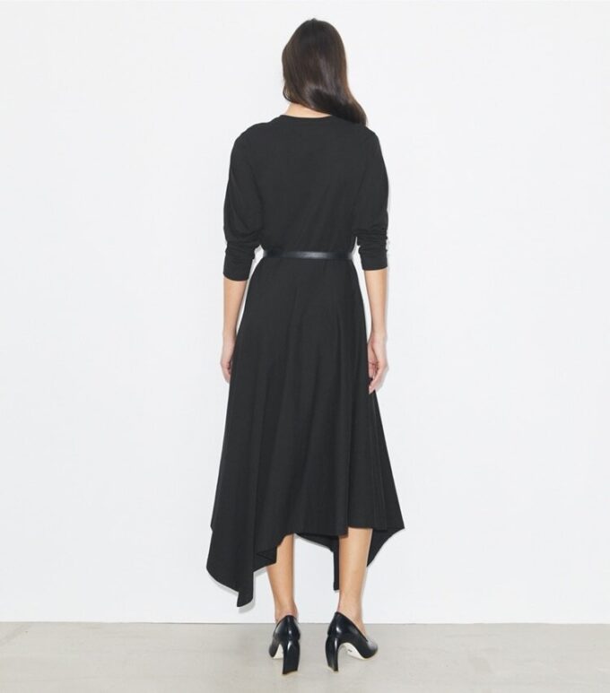 Baumwollkleid mit ausgestelltem Rock Baumwollkleid mit ausgestelltem Rock