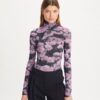 Bedruckter Jersey-Rollkragenpullover Bedruckter Jersey-Rollkragenpullover