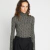 Bedrucktes Jersey-Shirt mit Stehkragen