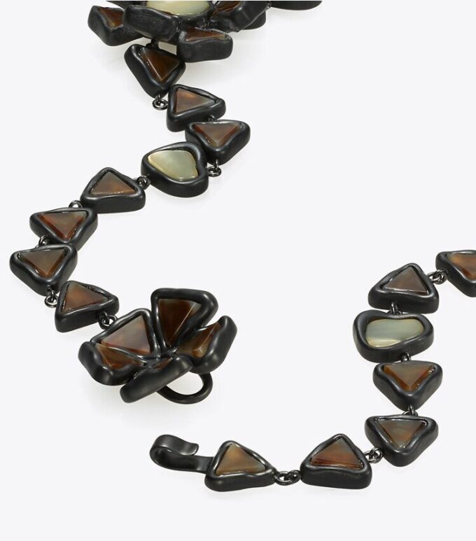 Curiosity Resin Triple Strand Halskette Curiosity Resin Triple Strand Halskette
