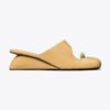 Durchbrochene Mule-Sandalen mit Keilabsatz Durchbrochene Mule-Sandalen mit Keilabsatz