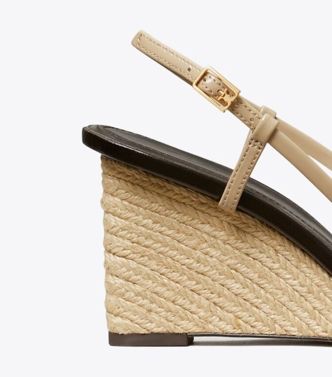Espadrilles mit Keilabsatz und mehreren Riemen Espadrilles mit Keilabsatz und mehreren Riemen