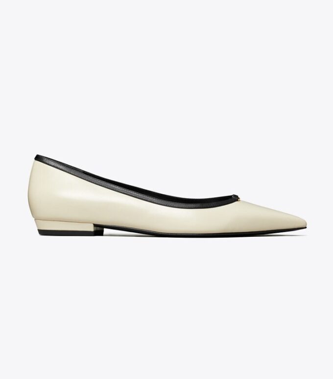 Flache Schuhe mit Double T-Schnalle Flache Schuhe mit Double T-Schnalle