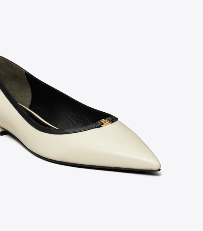 Flache Schuhe mit Double T-Schnalle Flache Schuhe mit Double T-Schnalle