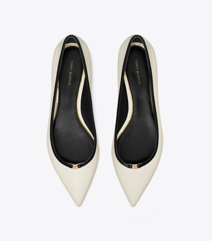 Flache Schuhe mit Double T-Schnalle Flache Schuhe mit Double T-Schnalle