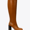 Gedrehter kniehoher Stiefel Gedrehter kniehoher Stiefel