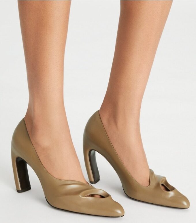 Geformte Peep-Toe-Pumps Geformte Peep-Toe-Pumps