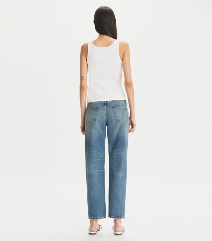 Gerade geschnittene Jeans mit weitem Bein Gerade geschnittene Jeans mit weitem Bein