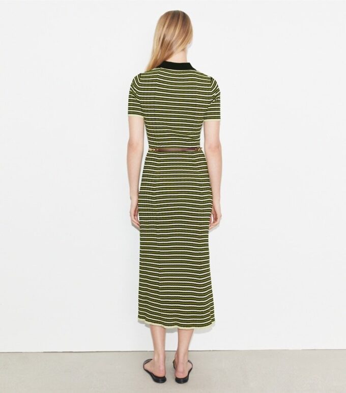 Gestreiftes Strick-Polokleid Gestreiftes Strick-Polokleid