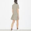 Golfkleid mit Karomuster, tiefem Taillenbund und Falten Golfkleid mit Karomuster, tiefem Taillenbund und Falten