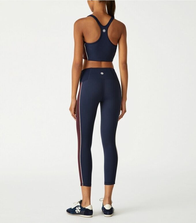 Hoch geschnittene, federleichte 7/8-Leggings mit Paspelierung Hoch geschnittene, federleichte 7/8-Leggings mit Paspelierung