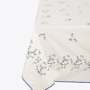 Jolie Fleur Bestickte quadratische Tischdecke Jolie Fleur Bestickte quadratische Tischdecke