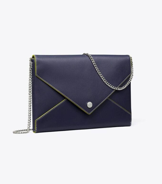 Kette-Umschlagtasche aus glattem Leder Kette-Umschlagtasche aus glattem Leder