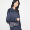 Kette-Umschlagtasche aus glattem Leder Kette-Umschlagtasche aus glattem Leder