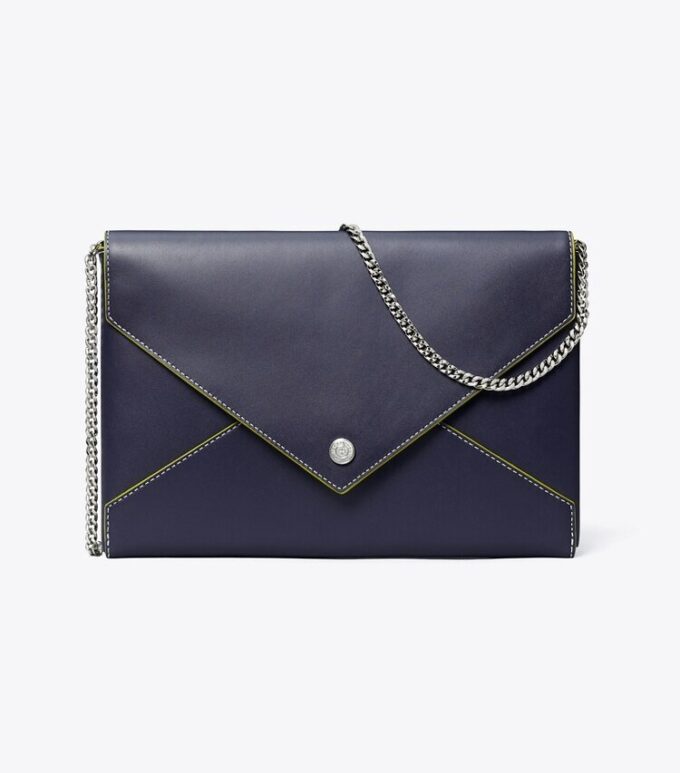 Kette-Umschlagtasche aus glattem Leder Kette-Umschlagtasche aus glattem Leder