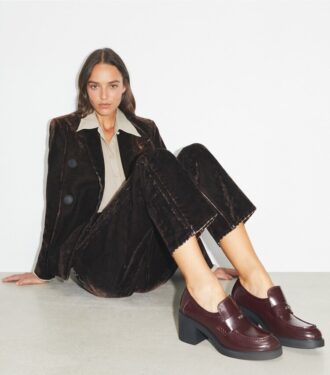 Klassischer Loafer mit Absatz und Profilsohle