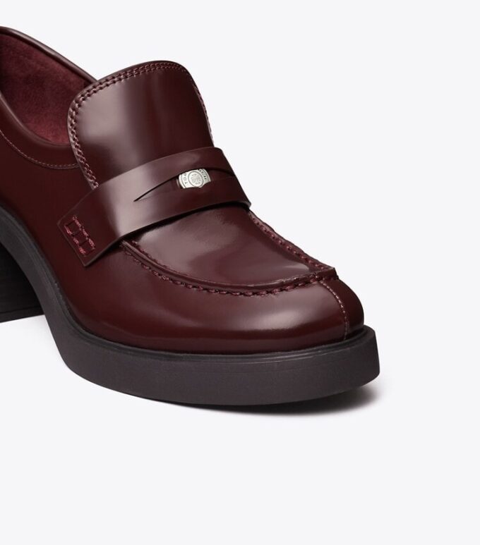 Klassischer Loafer mit Absatz und Profilsohle Klassischer Loafer mit Absatz und Profilsohle
