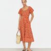 Kleid mit U-Ausschnitt Kleid mit U-Ausschnitt