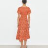 Kleid mit U-Ausschnitt Kleid mit U-Ausschnitt