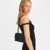 Kleine Fleming Schultertasche mit polierter Narbung Kleine Fleming Schultertasche mit polierter Narbung