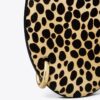 Kleine Handtasche aus Kalbsleder mit Piercing Kleine Handtasche aus Kalbsleder mit Piercing