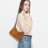 Kleine Romy-Schultertasche aus Wildleder Kleine Romy-Schultertasche aus Wildleder