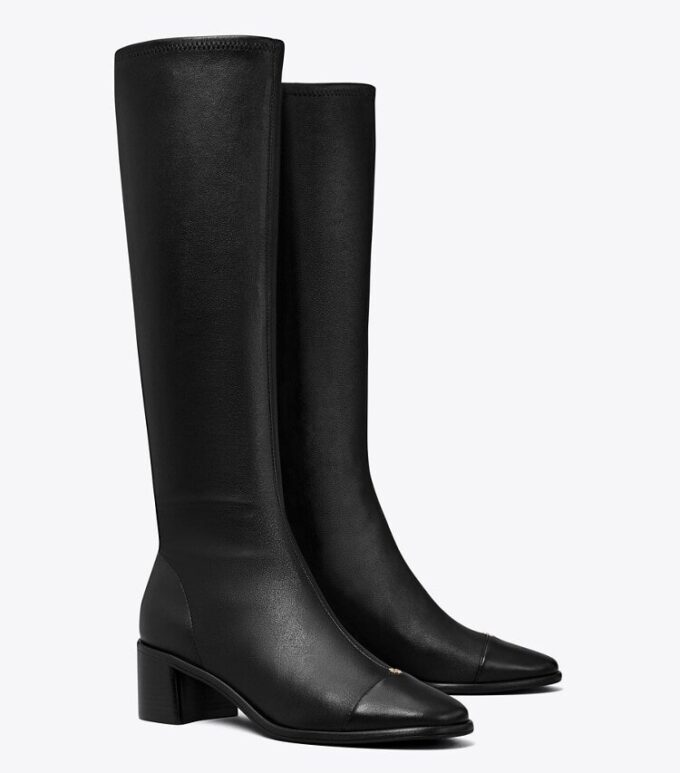 Kniehoher Stiefel mit Zehenkappe