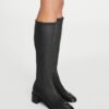 Kniehoher Stiefel mit Zehenkappe