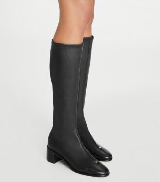 Kniehoher Stiefel mit Zehenkappe