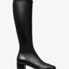 Kniehoher Stiefel mit Zehenkappe
