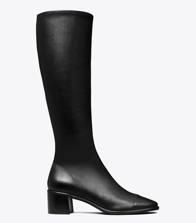 Kniehoher Stiefel mit Zehenkappe