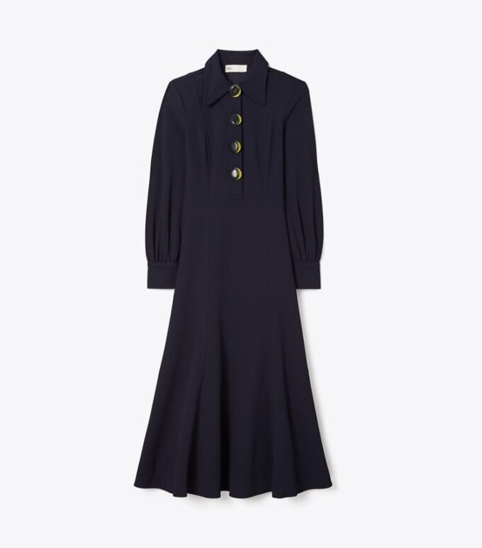 Krepp-Hemdkleid mit mehreren Knöpfen Krepp-Hemdkleid mit mehreren Knöpfen