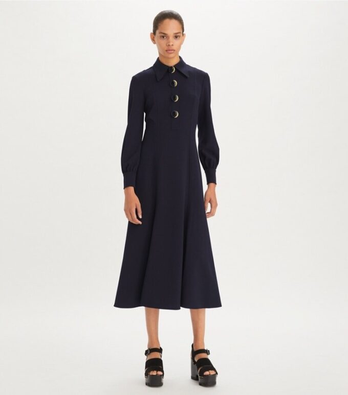 Krepp-Hemdkleid mit mehreren Knöpfen Krepp-Hemdkleid mit mehreren Knöpfen