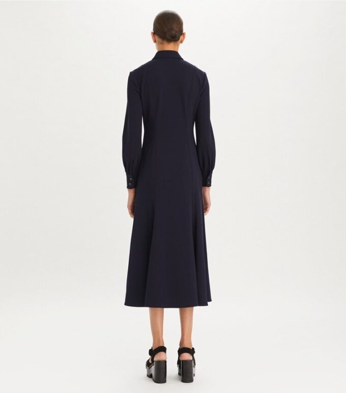Krepp-Hemdkleid mit mehreren Knöpfen Krepp-Hemdkleid mit mehreren Knöpfen