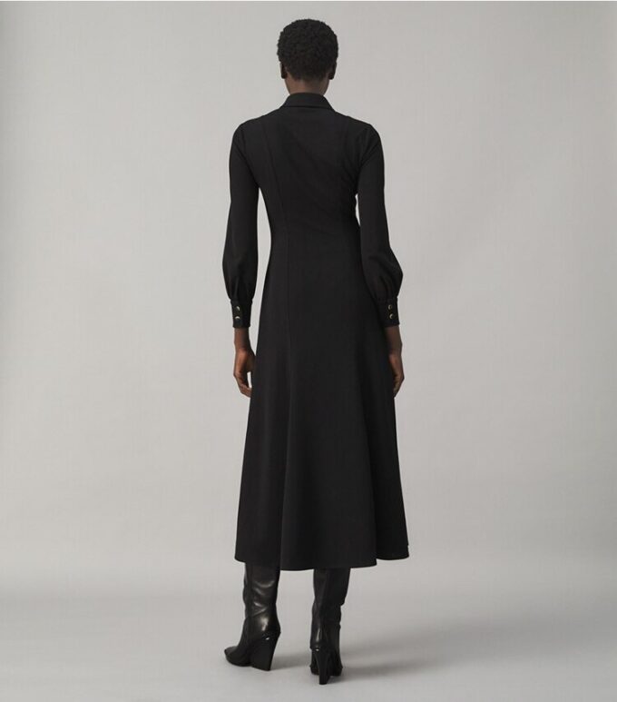 Krepp-Hemdkleid mit mehreren Knöpfen Krepp-Hemdkleid mit mehreren Knöpfen