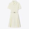 Kurzärmeliges Golfkleid mit Plissee Kurzärmeliges Golfkleid mit Plissee