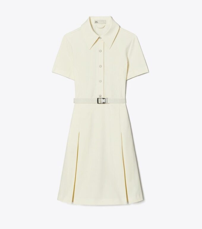 Kurzärmeliges Golfkleid mit Plissee Kurzärmeliges Golfkleid mit Plissee