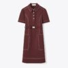 Kurzärmeliges Golfkleid mit Ziernähten Kurzärmeliges Golfkleid mit Ziernähten