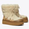 Lässiger Schnürstiefel aus Lammfell Lässiger Schnürstiefel aus Lammfell