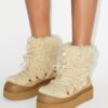 Lässiger Schnürstiefel aus Lammfell Lässiger Schnürstiefel aus Lammfell