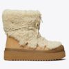 Lässiger Schnürstiefel aus Lammfell Lässiger Schnürstiefel aus Lammfell