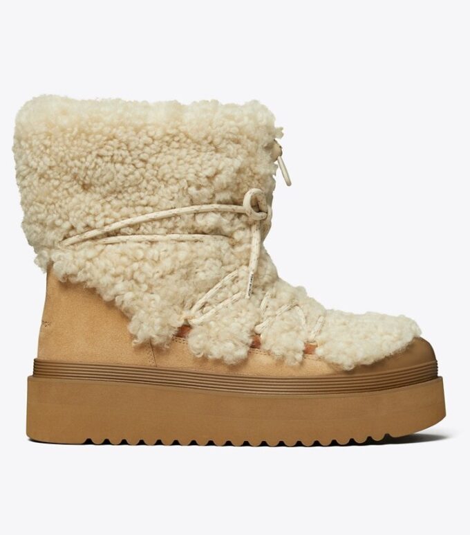 Lässiger Schnürstiefel aus Lammfell Lässiger Schnürstiefel aus Lammfell