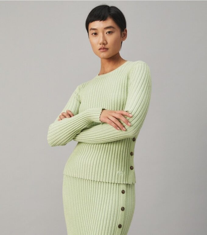 Lurex-Streifen-Pullover mit Rundhalsausschnitt Lurex-Streifen-Pullover mit Rundhalsausschnitt