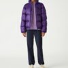 Nylon-Daunenjacke mit Kapuze und Kontraststreifen Nylon-Daunenjacke mit Kapuze und Kontraststreifen